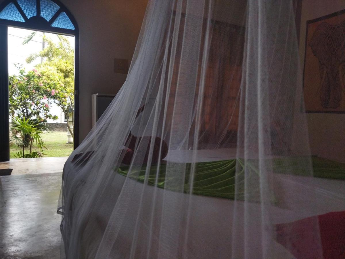 Sunchaser Beach Hotel Tangalle Exterior photo