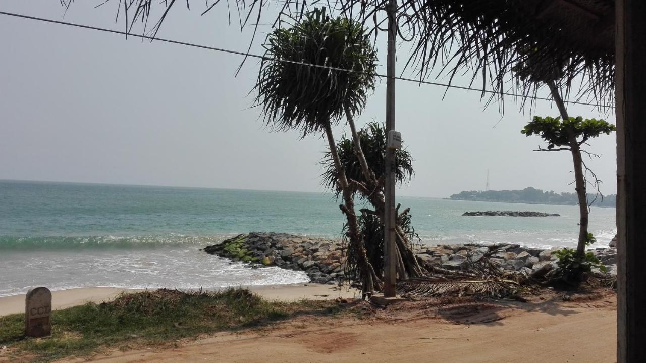 Sunchaser Beach Hotel Tangalle Exterior photo