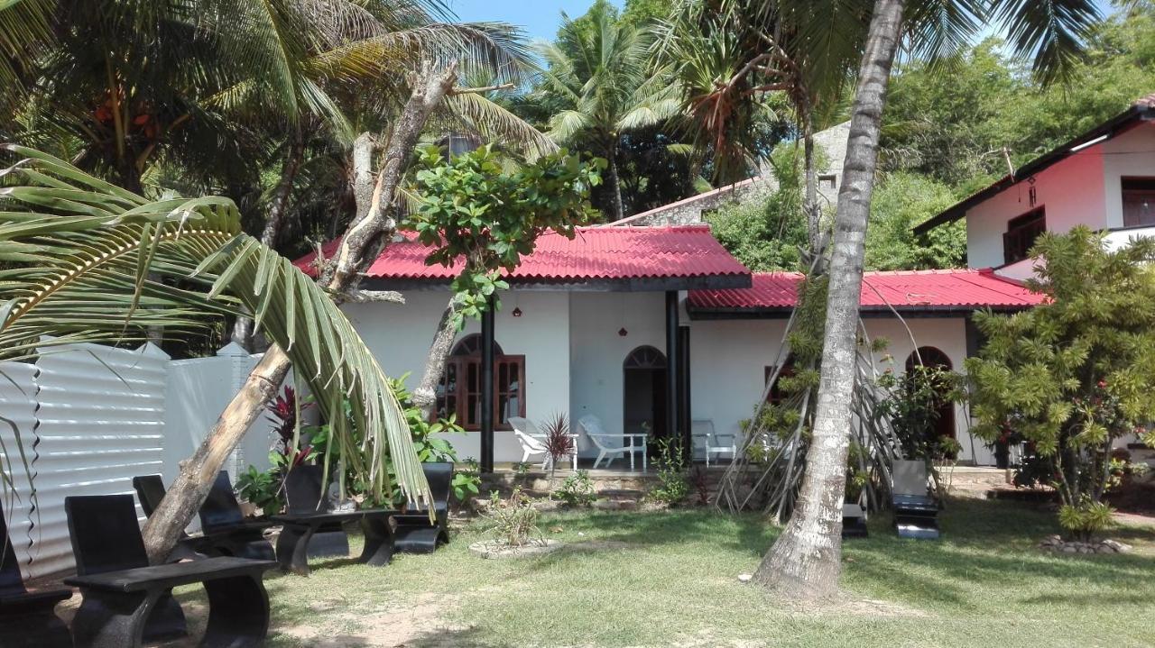 Sunchaser Beach Hotel Tangalle Exterior photo