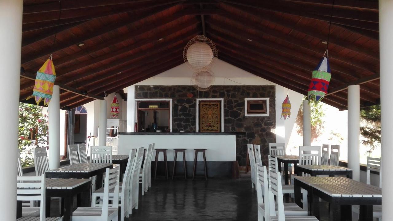 Sunchaser Beach Hotel Tangalle Exterior photo