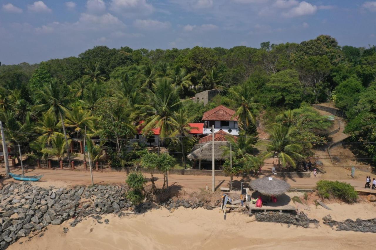 Sunchaser Beach Hotel Tangalle Exterior photo