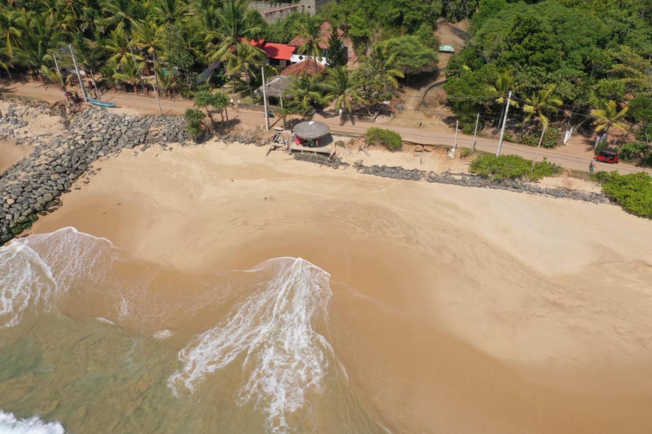 Sunchaser Beach Hotel Tangalle Exterior photo