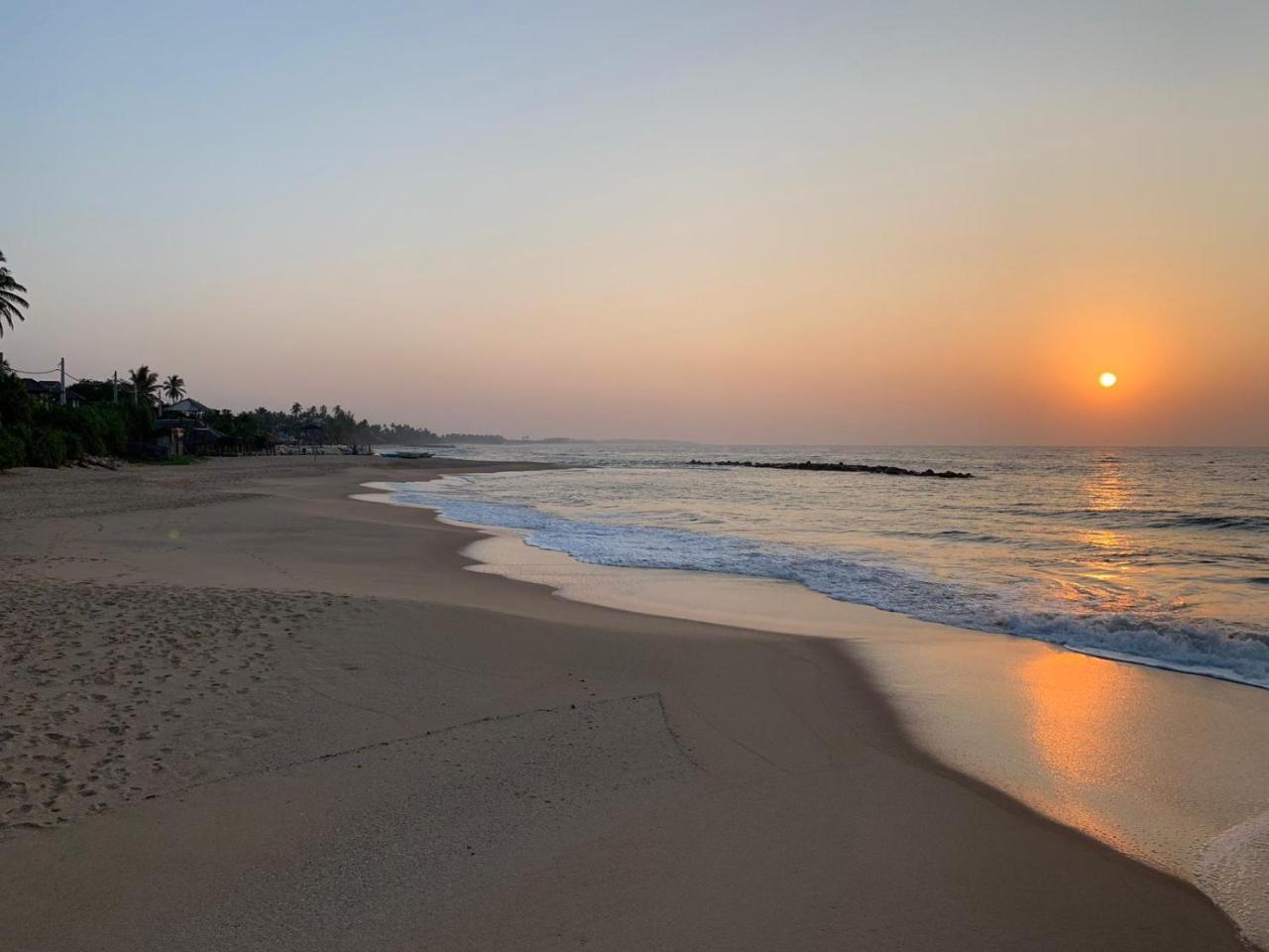 Sunchaser Beach Hotel Tangalle Exterior photo